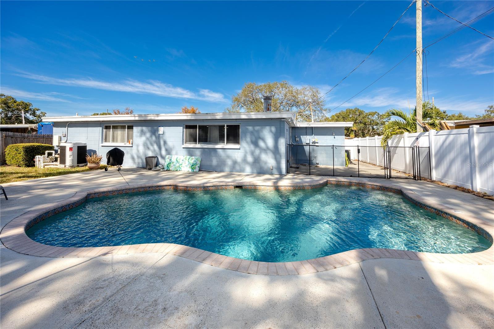 Listing photo id 33 for 10996 106th Avenue