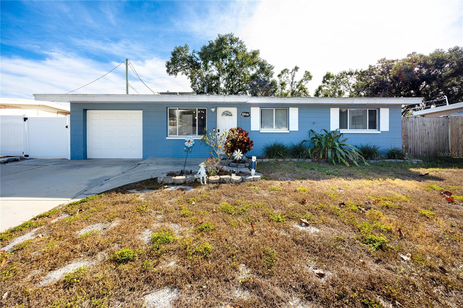 Listing photo id 39 for 10996 106th Avenue