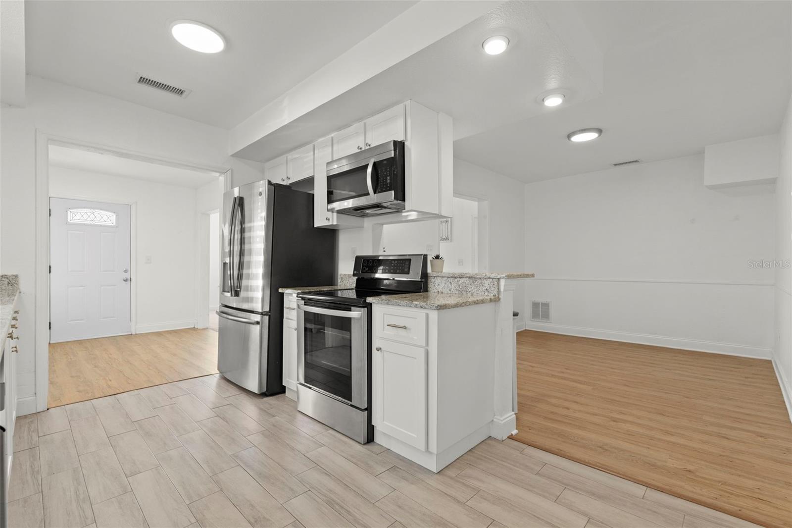 Image 10 of 31 For 911 Candlewood Avenue