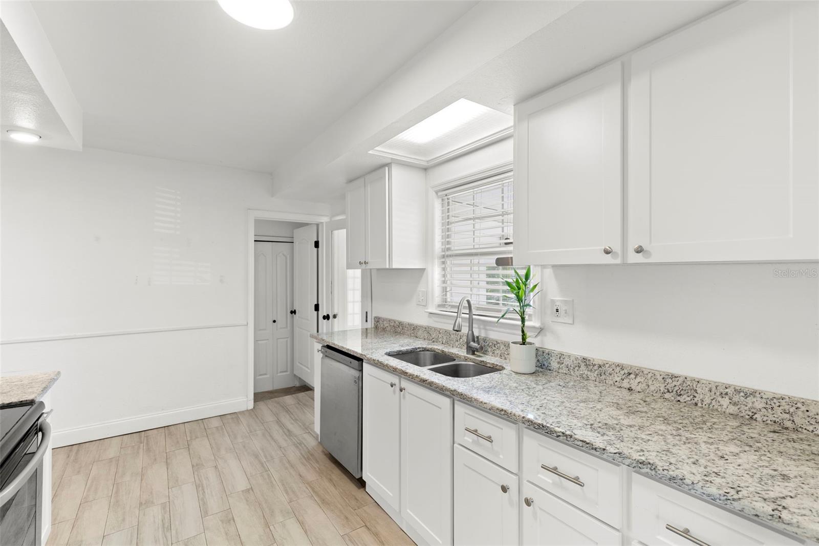 Image 12 of 31 For 911 Candlewood Avenue