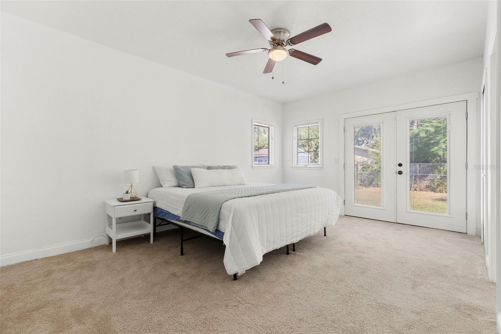 Image 17 of 31 For 911 Candlewood Avenue