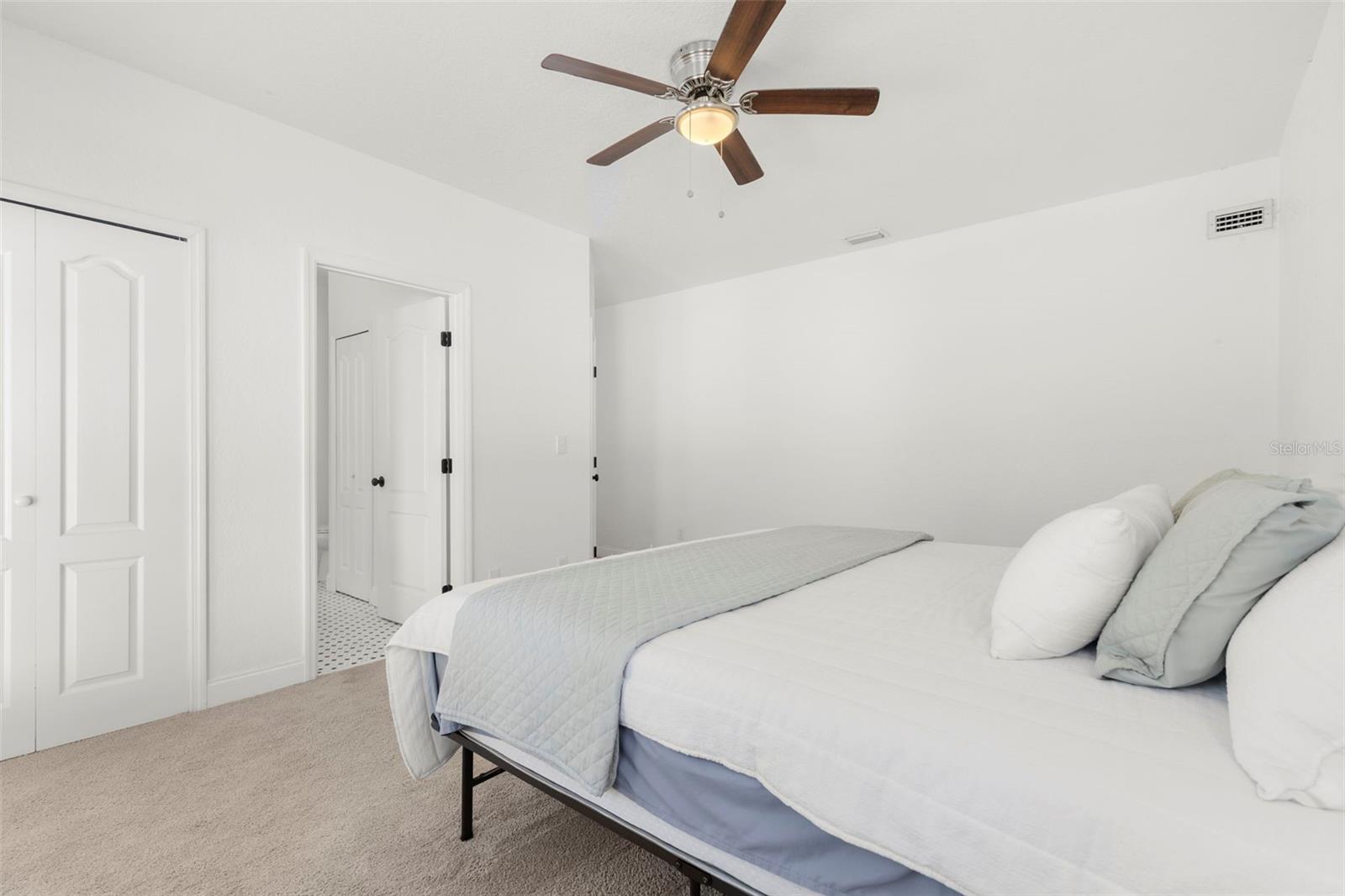 Image 18 of 31 For 911 Candlewood Avenue