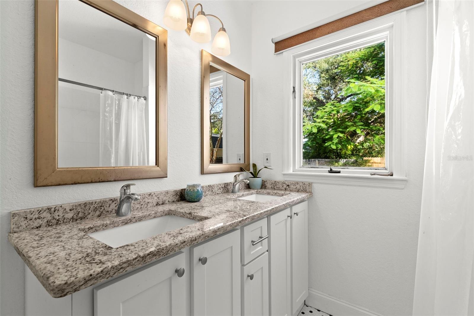 Image 19 of 31 For 911 Candlewood Avenue