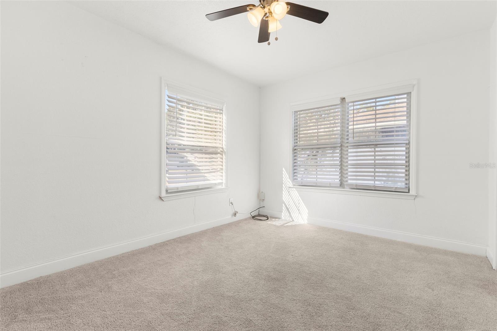 Image 21 of 31 For 911 Candlewood Avenue