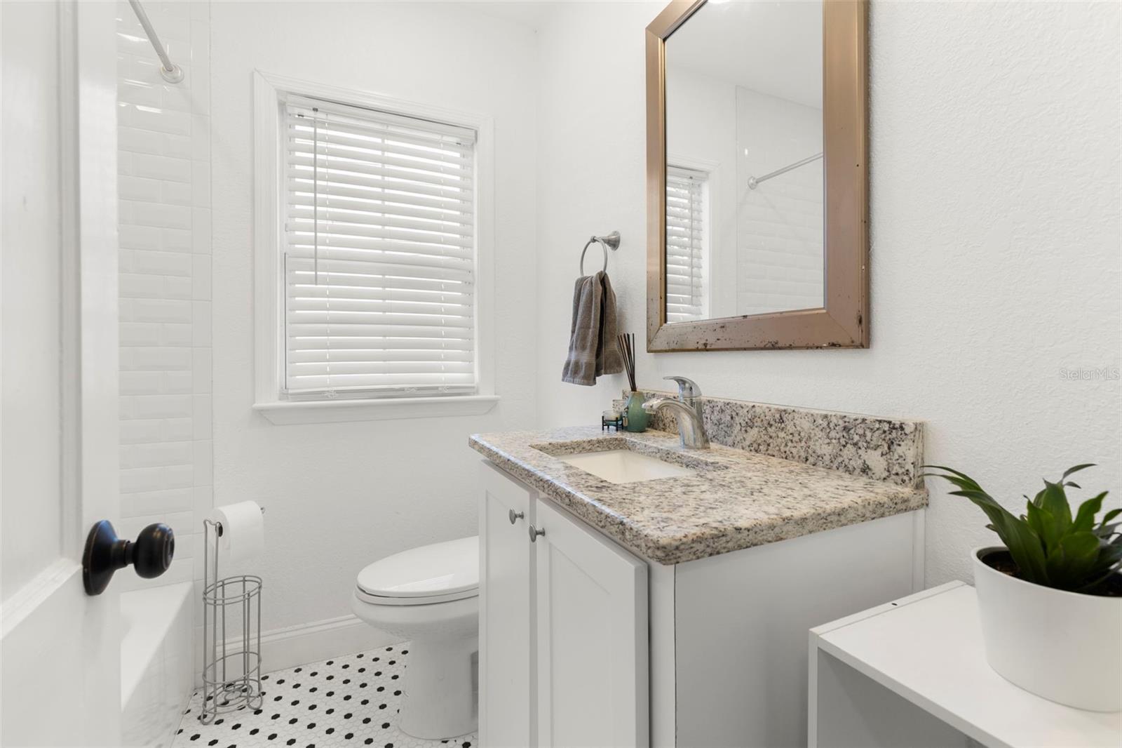 Image 23 of 31 For 911 Candlewood Avenue