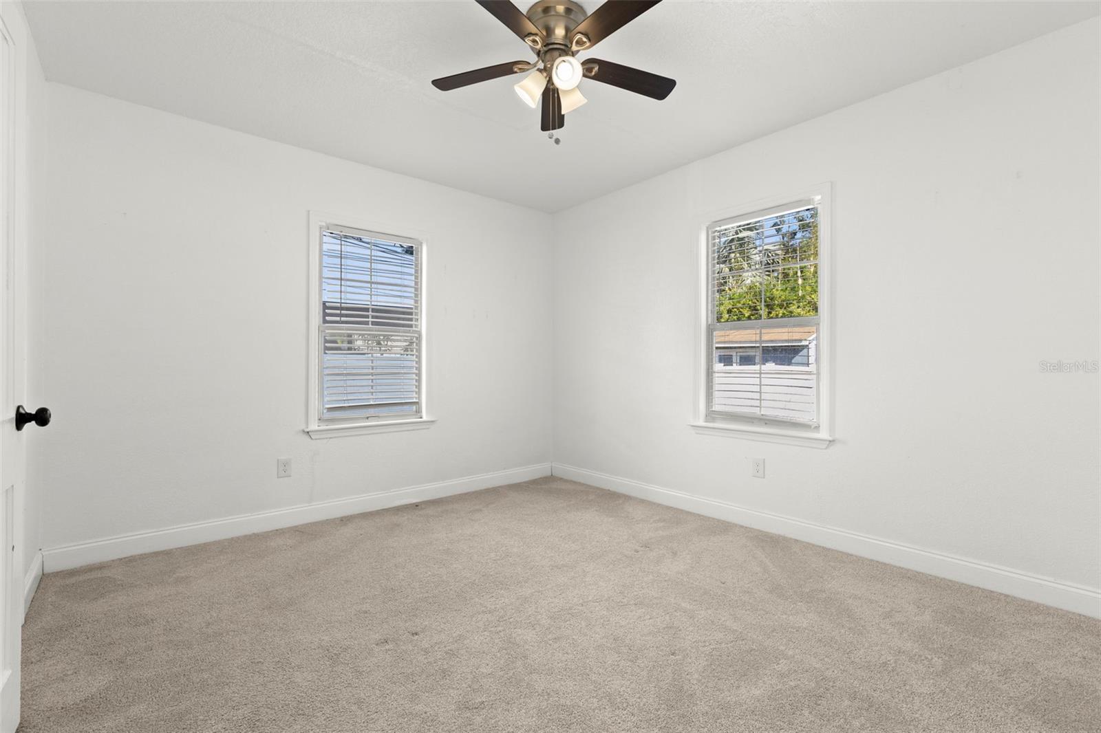 Image 24 of 31 For 911 Candlewood Avenue