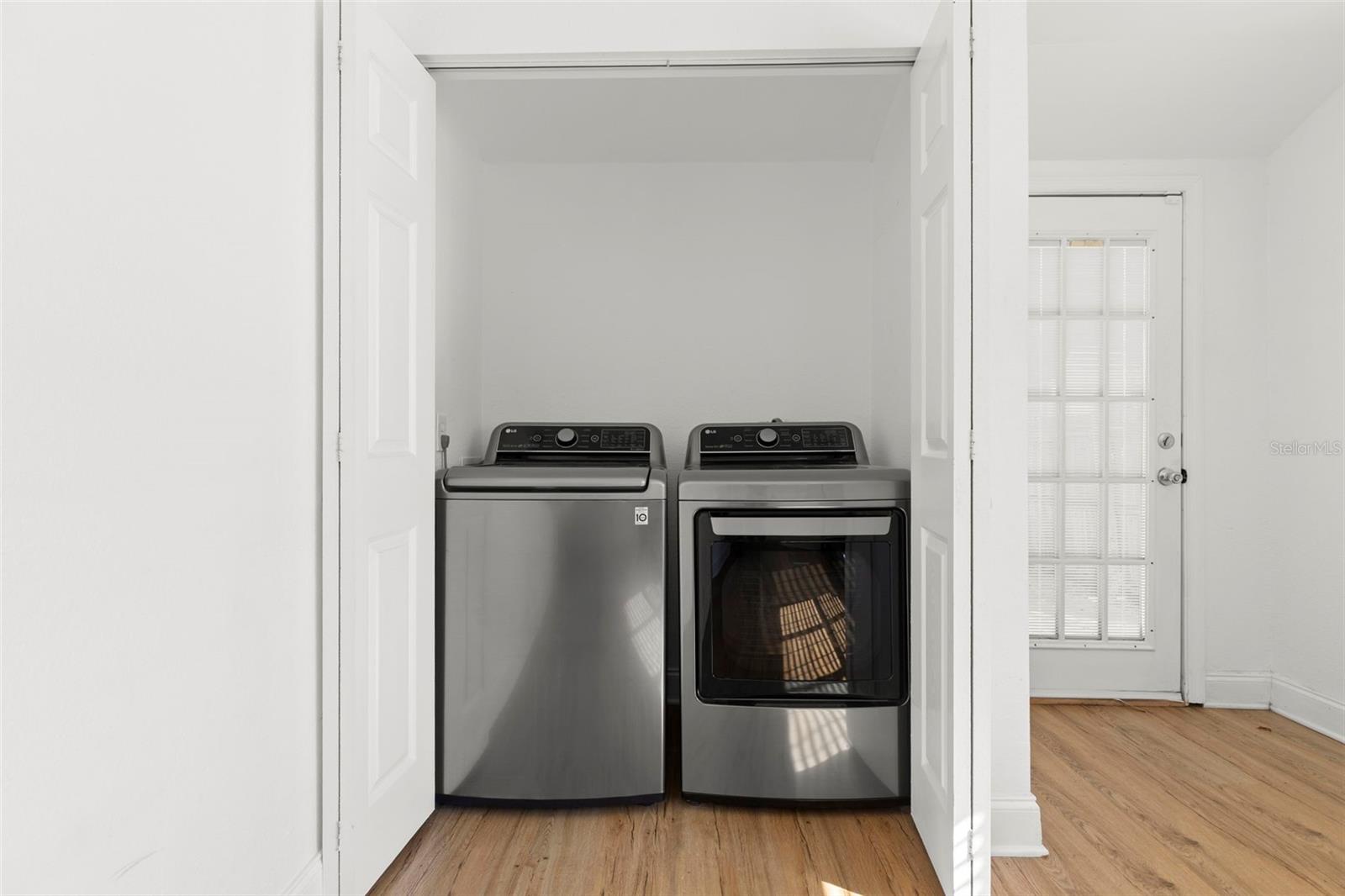 Image 28 of 31 For 911 Candlewood Avenue