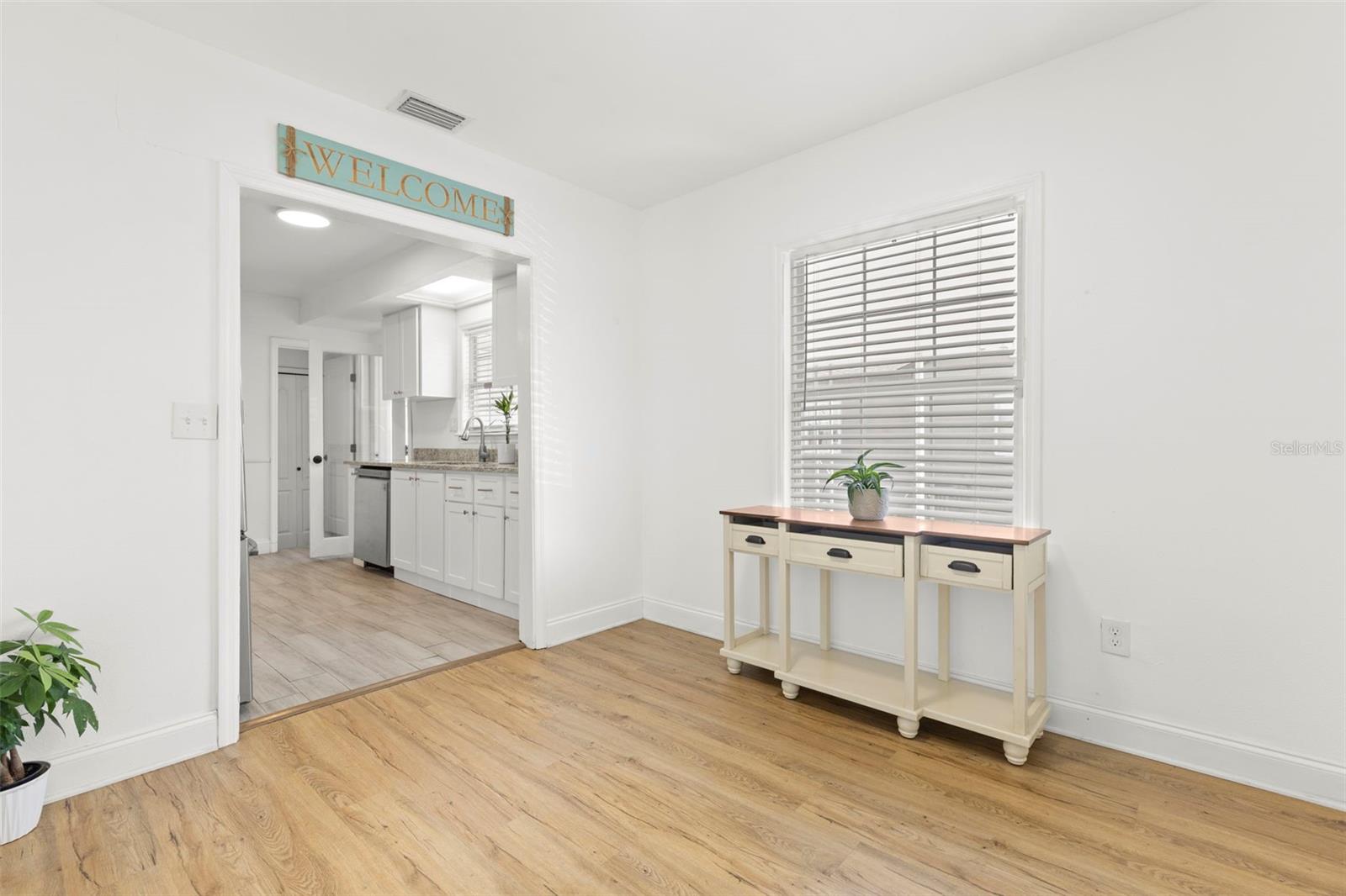 Image 6 of 31 For 911 Candlewood Avenue