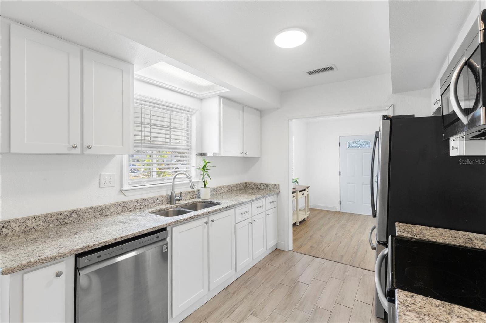 Image 8 of 31 For 911 Candlewood Avenue