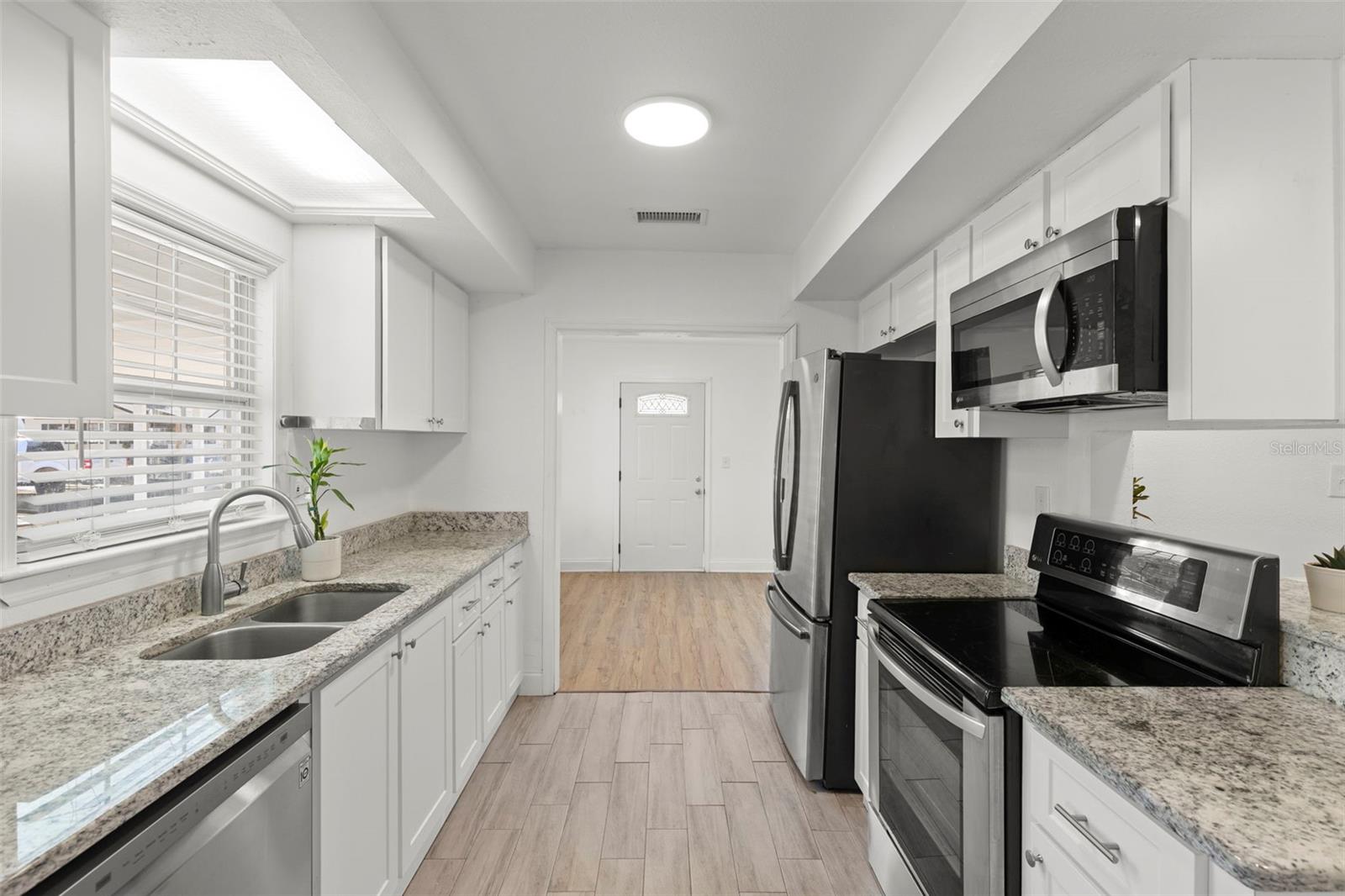 Image 9 of 31 For 911 Candlewood Avenue