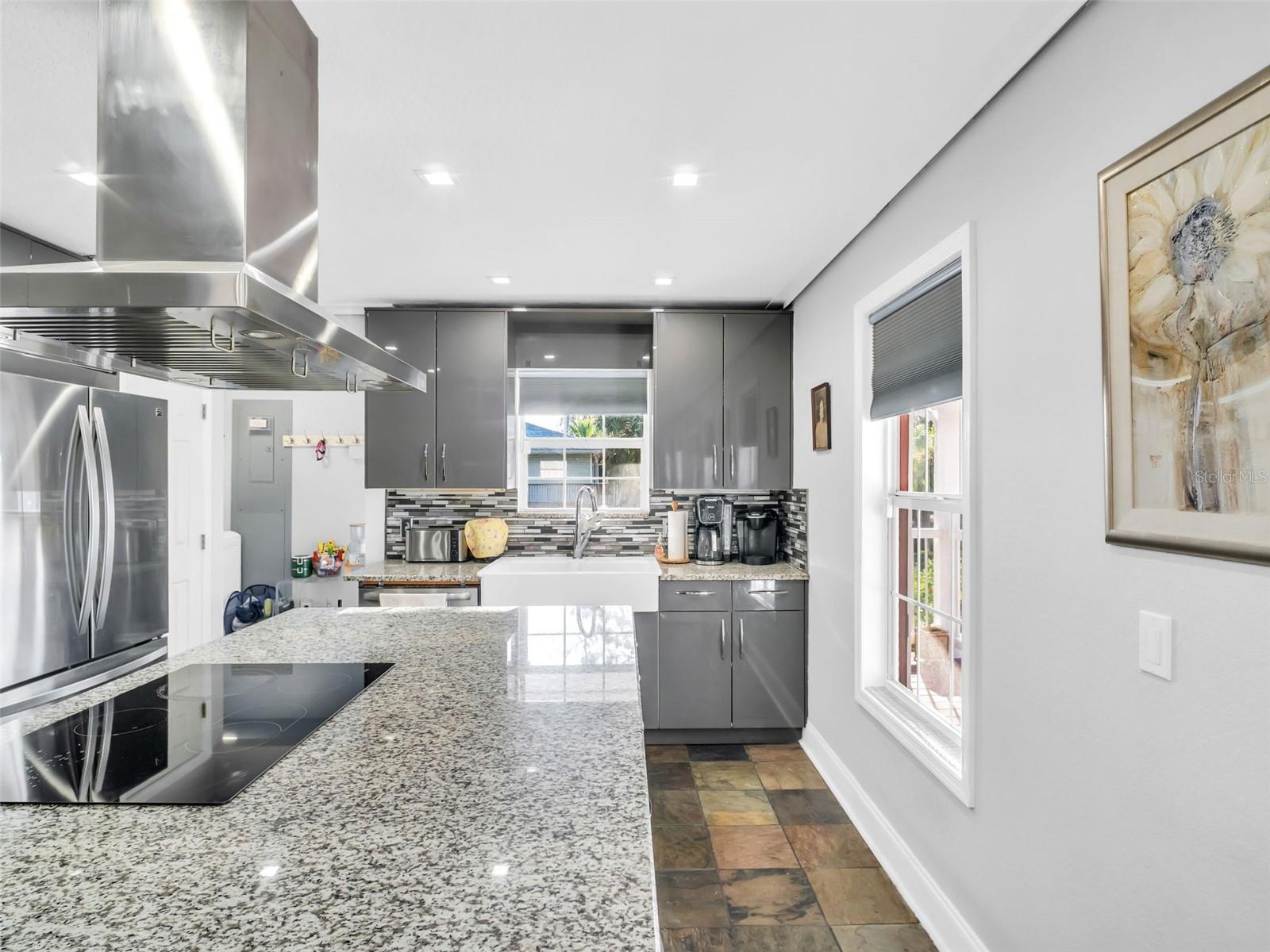 Image 11 of 92 For 4915 South Road