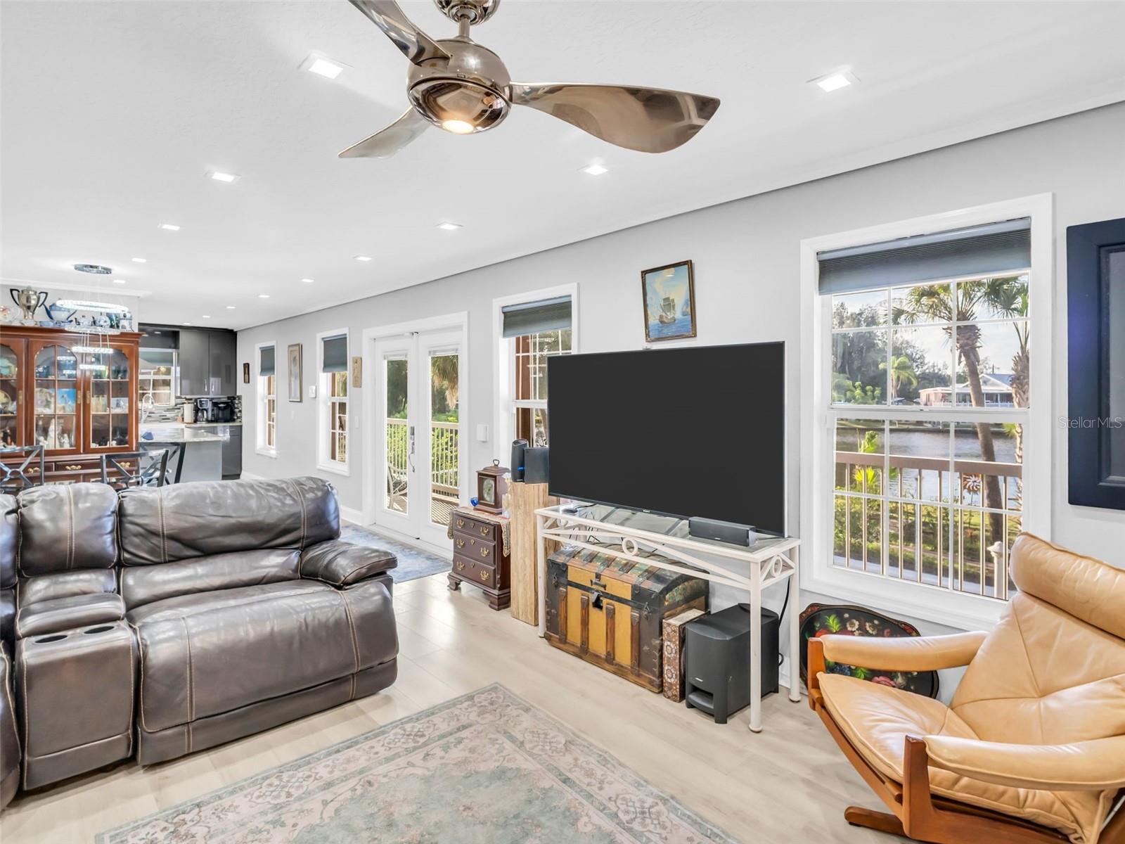 Image 18 of 92 For 4915 South Road