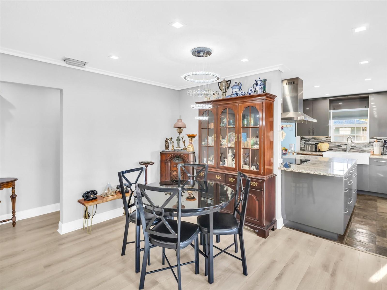 Image 19 of 92 For 4915 South Road