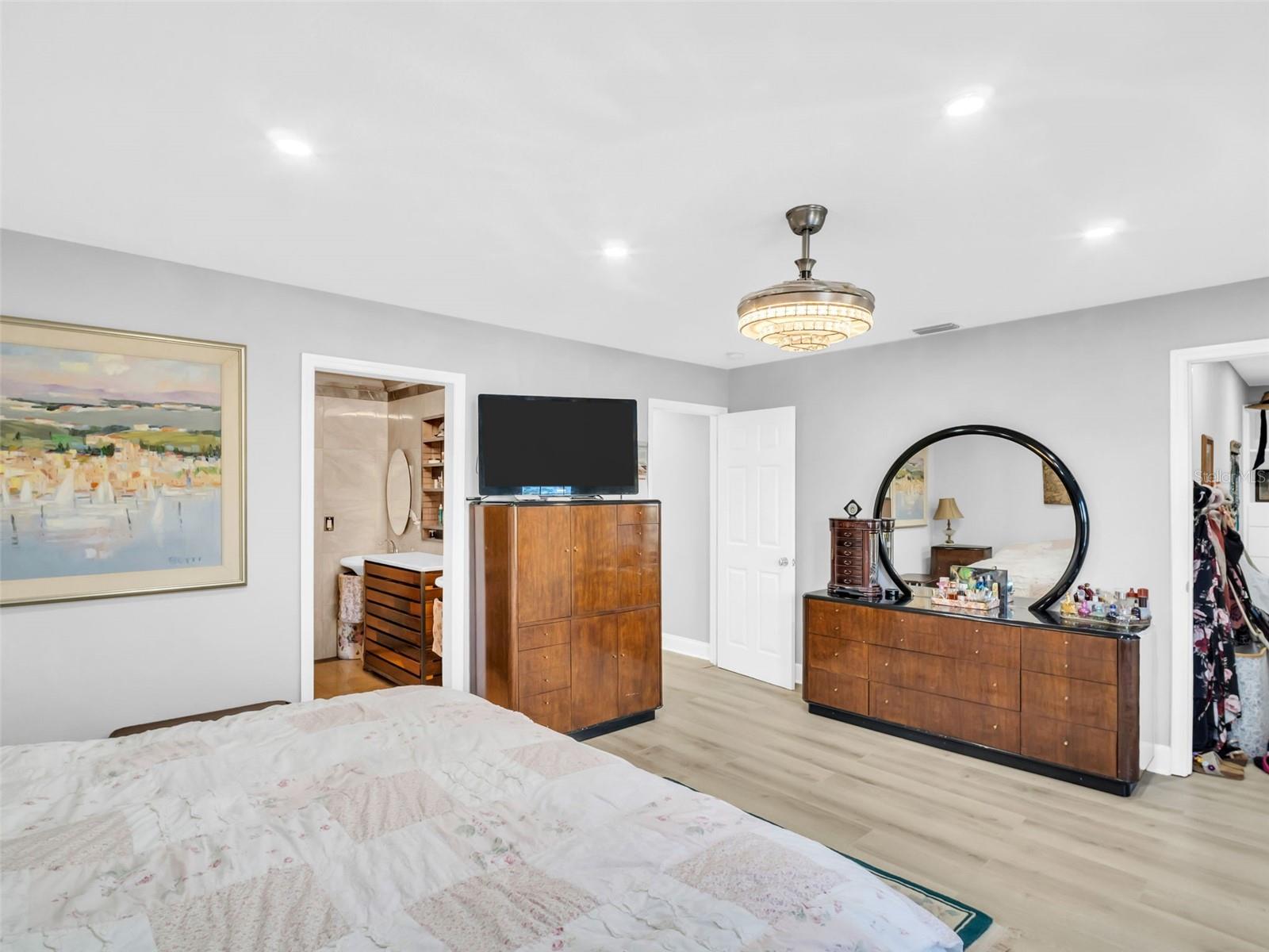 Image 21 of 92 For 4915 South Road