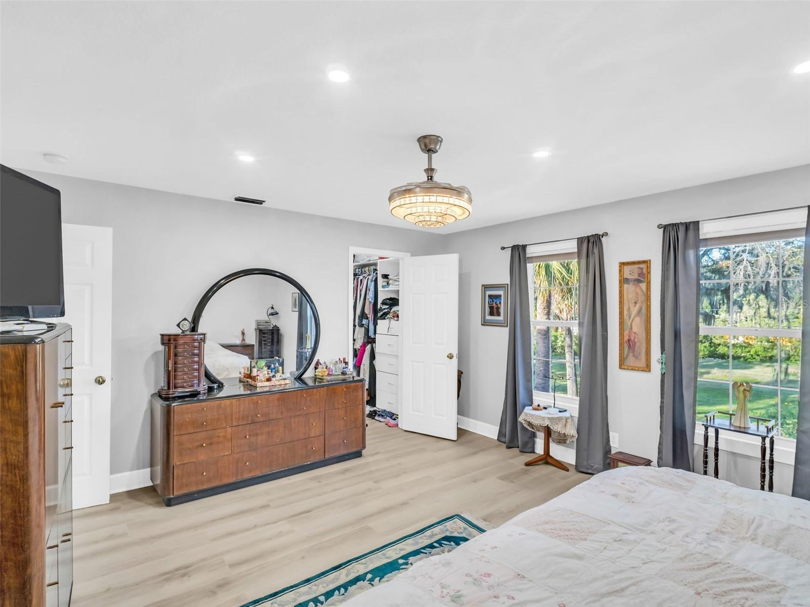 Image 22 of 92 For 4915 South Road