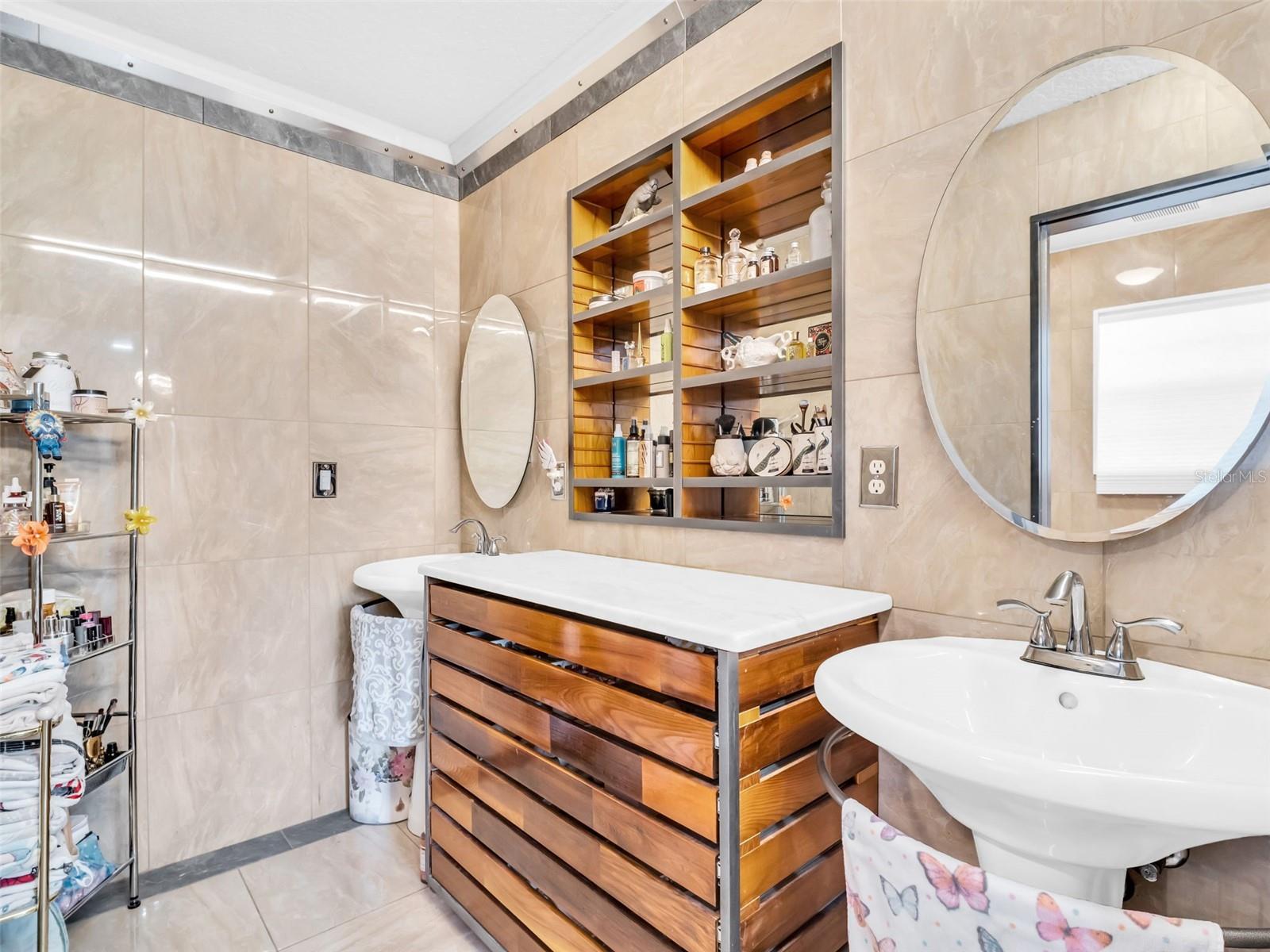 Image 23 of 92 For 4915 South Road