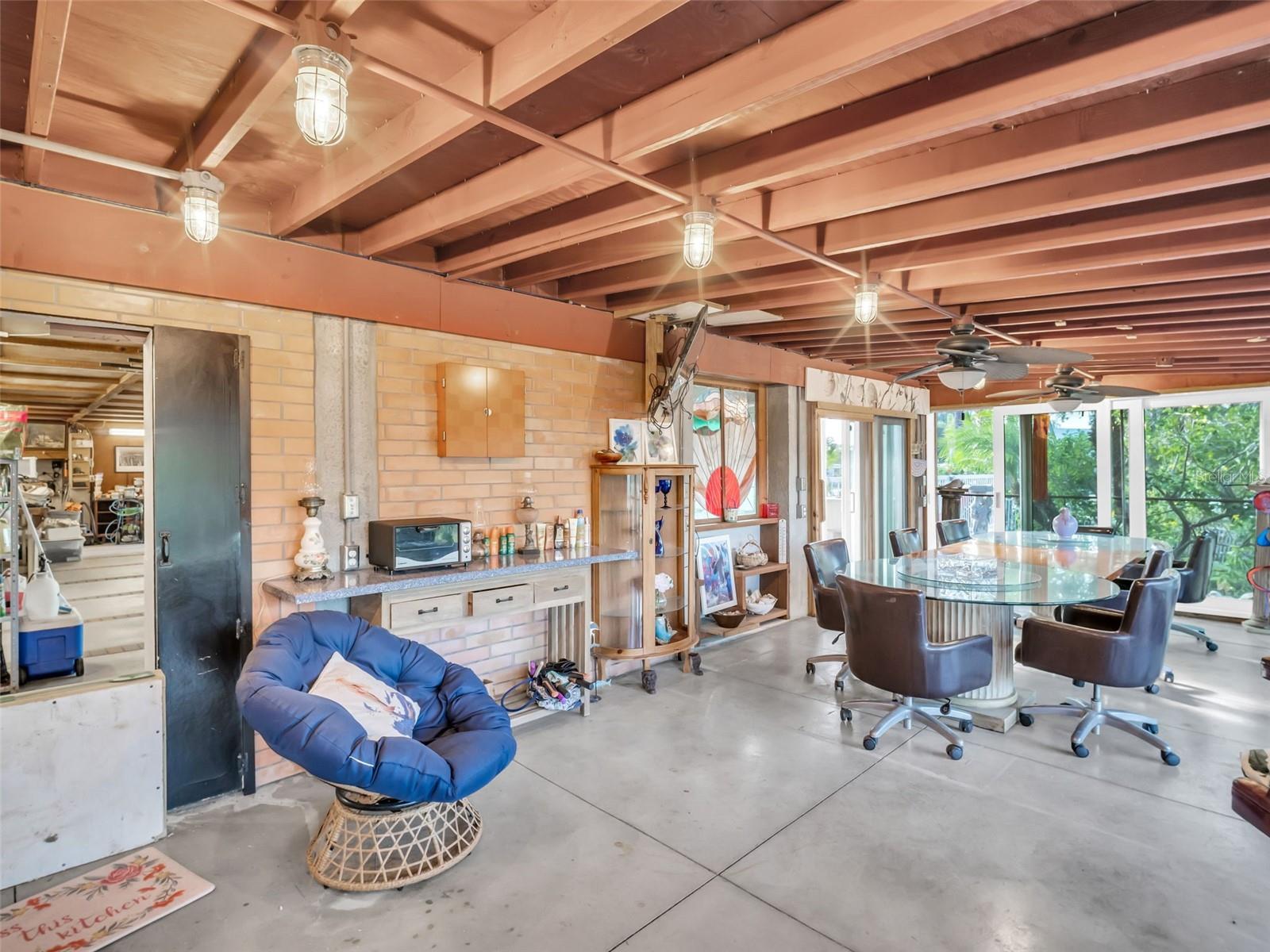 Image 36 of 92 For 4915 South Road