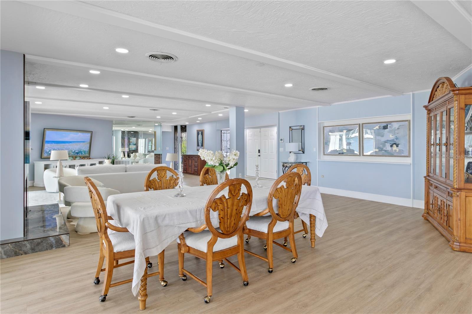 Listing photo id 10 for 2970 68th Avenue S