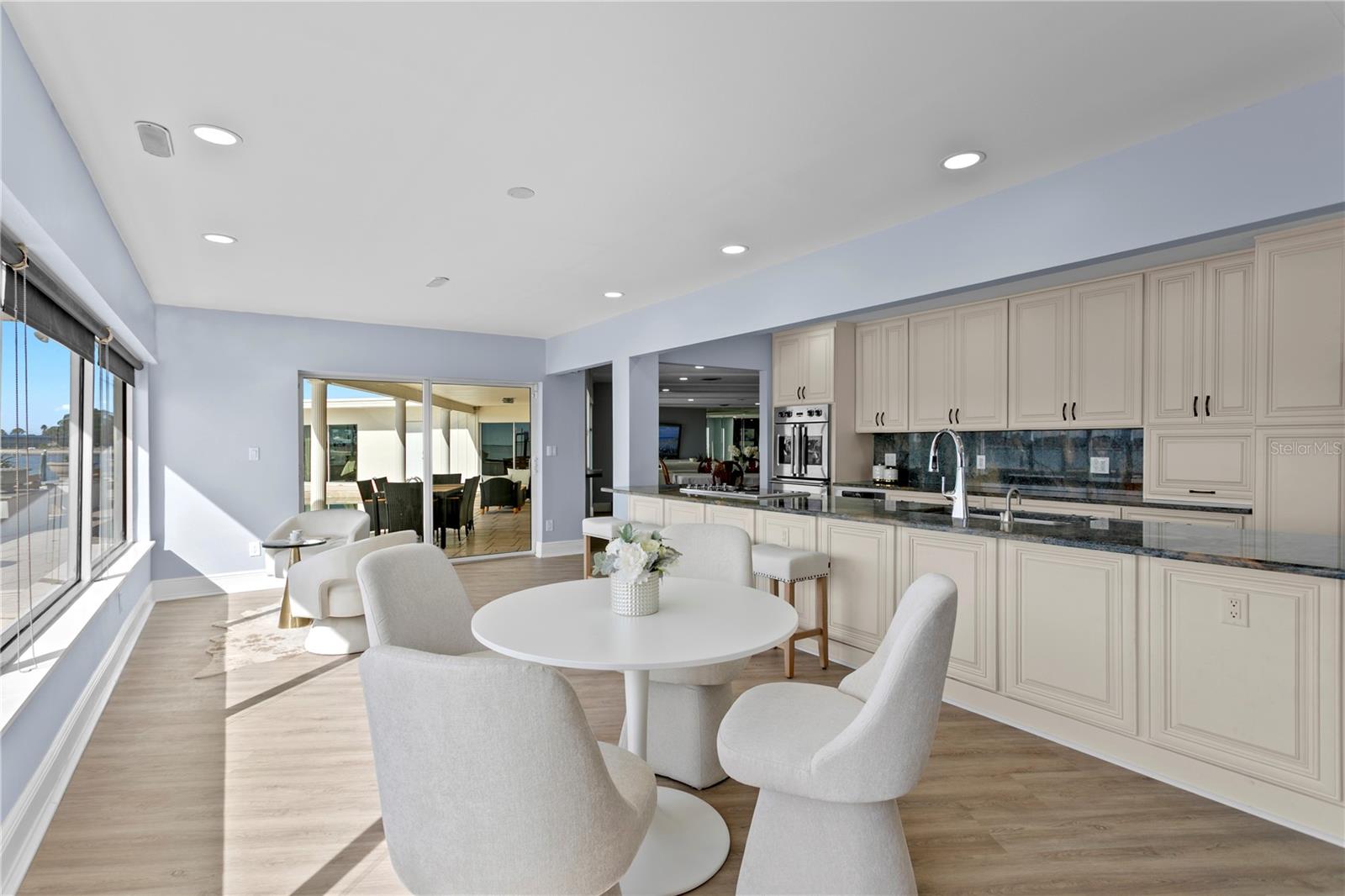 Listing photo id 13 for 2970 68th Avenue S