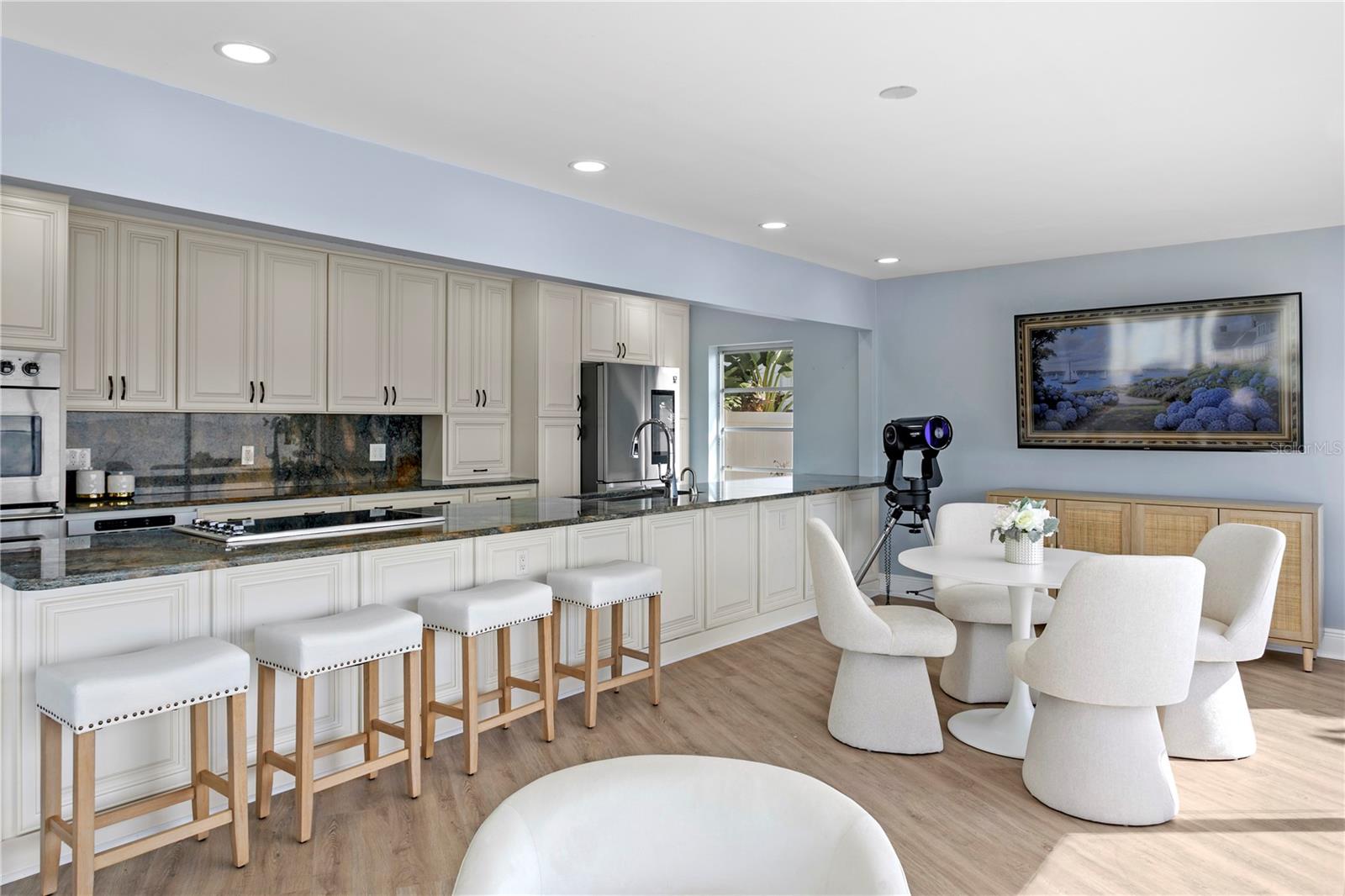 Listing photo id 14 for 2970 68th Avenue S