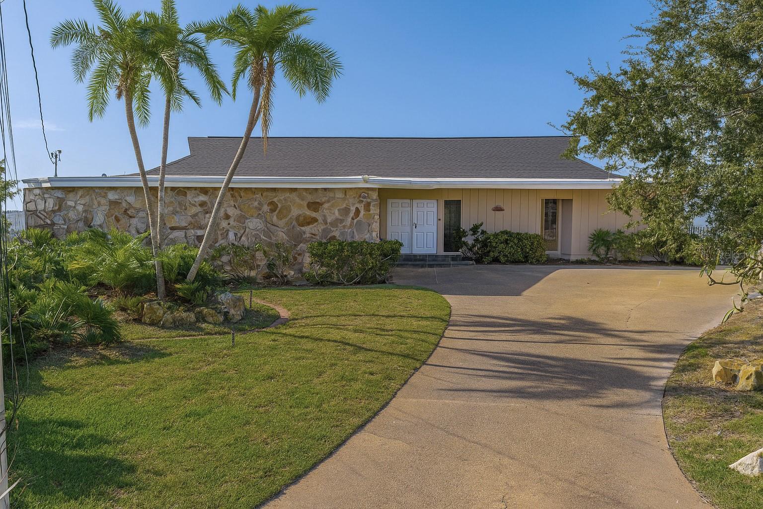 Listing photo id 0 for 2970 68th Avenue S