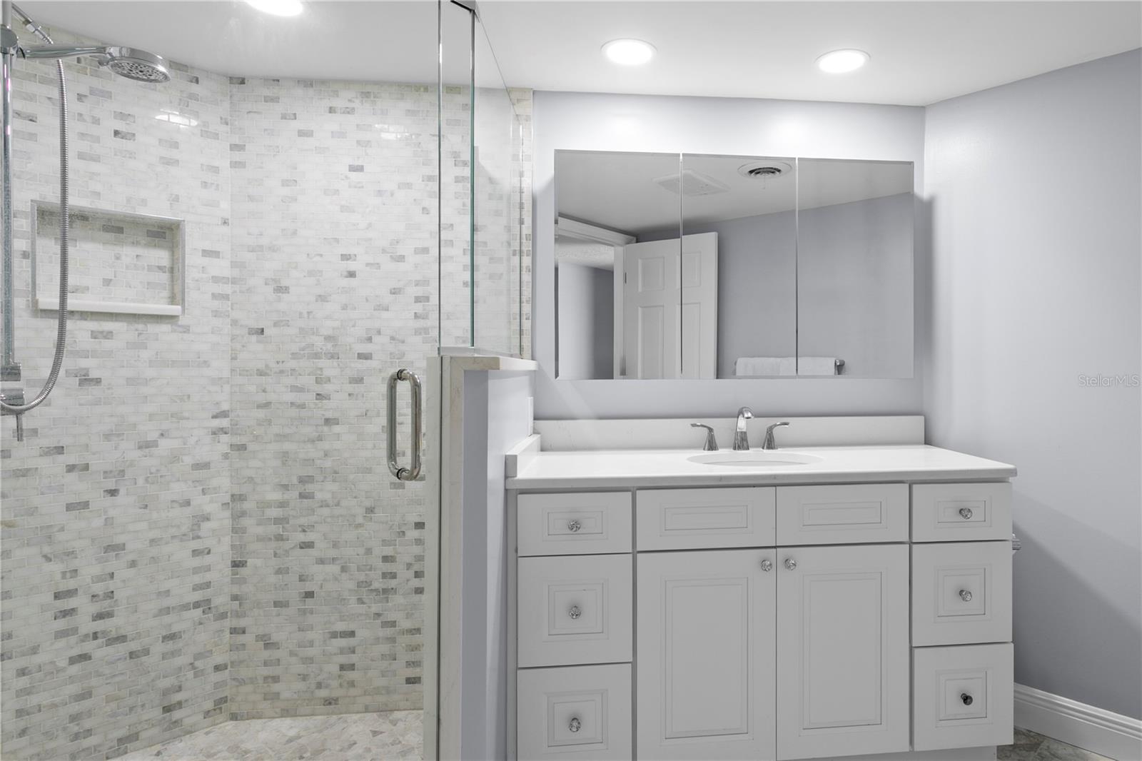 Listing photo id 20 for 2970 68th Avenue S