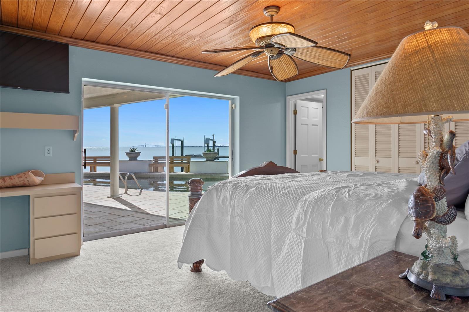 Listing photo id 21 for 2970 68th Avenue S