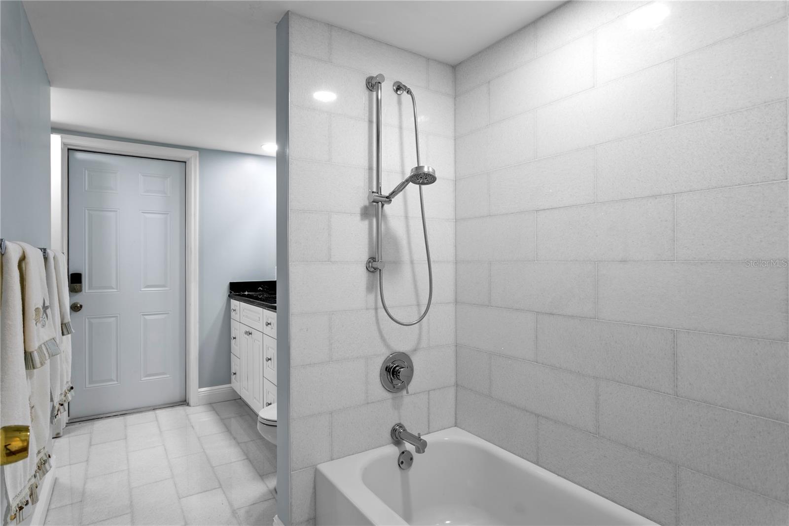 Listing photo id 22 for 2970 68th Avenue S