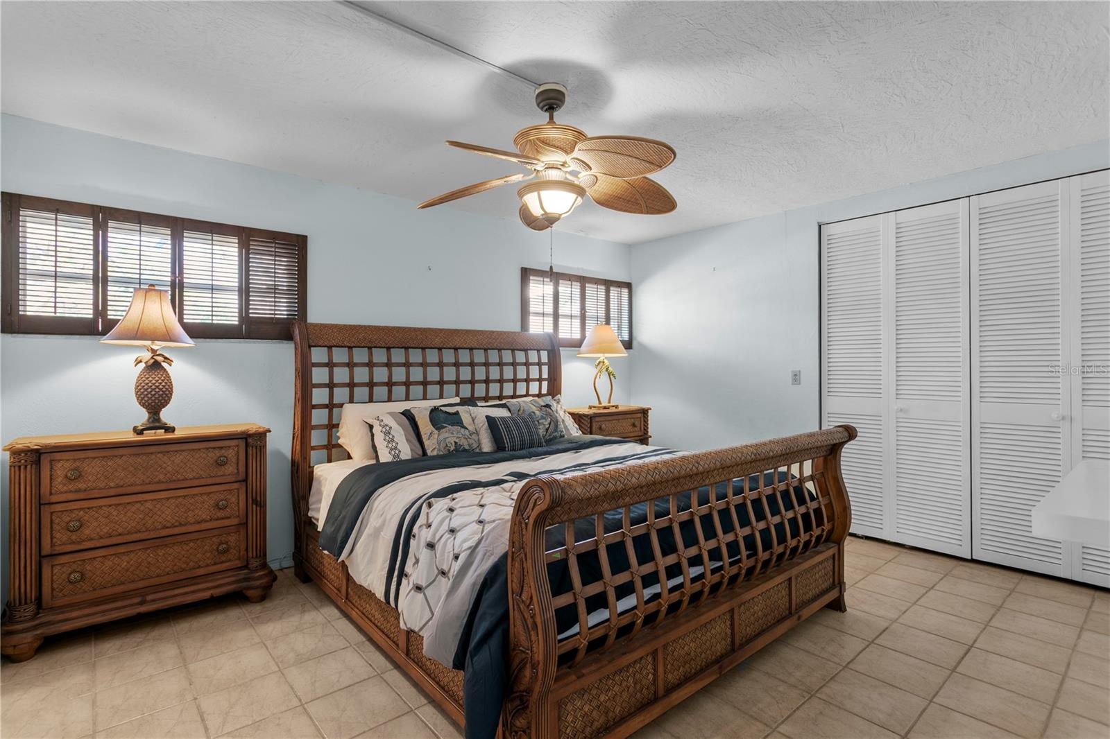 Listing photo id 23 for 2970 68th Avenue S