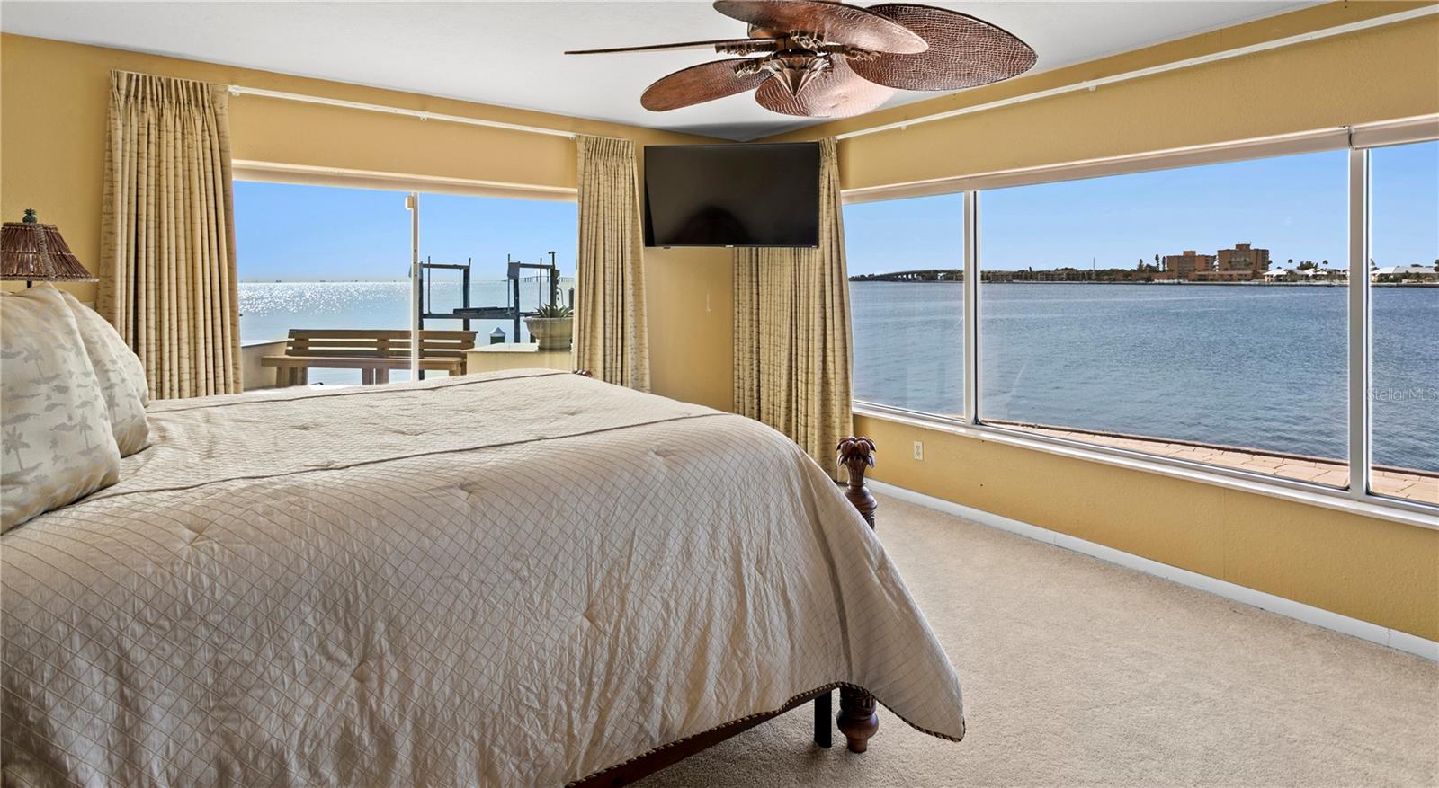 Listing photo id 24 for 2970 68th Avenue S