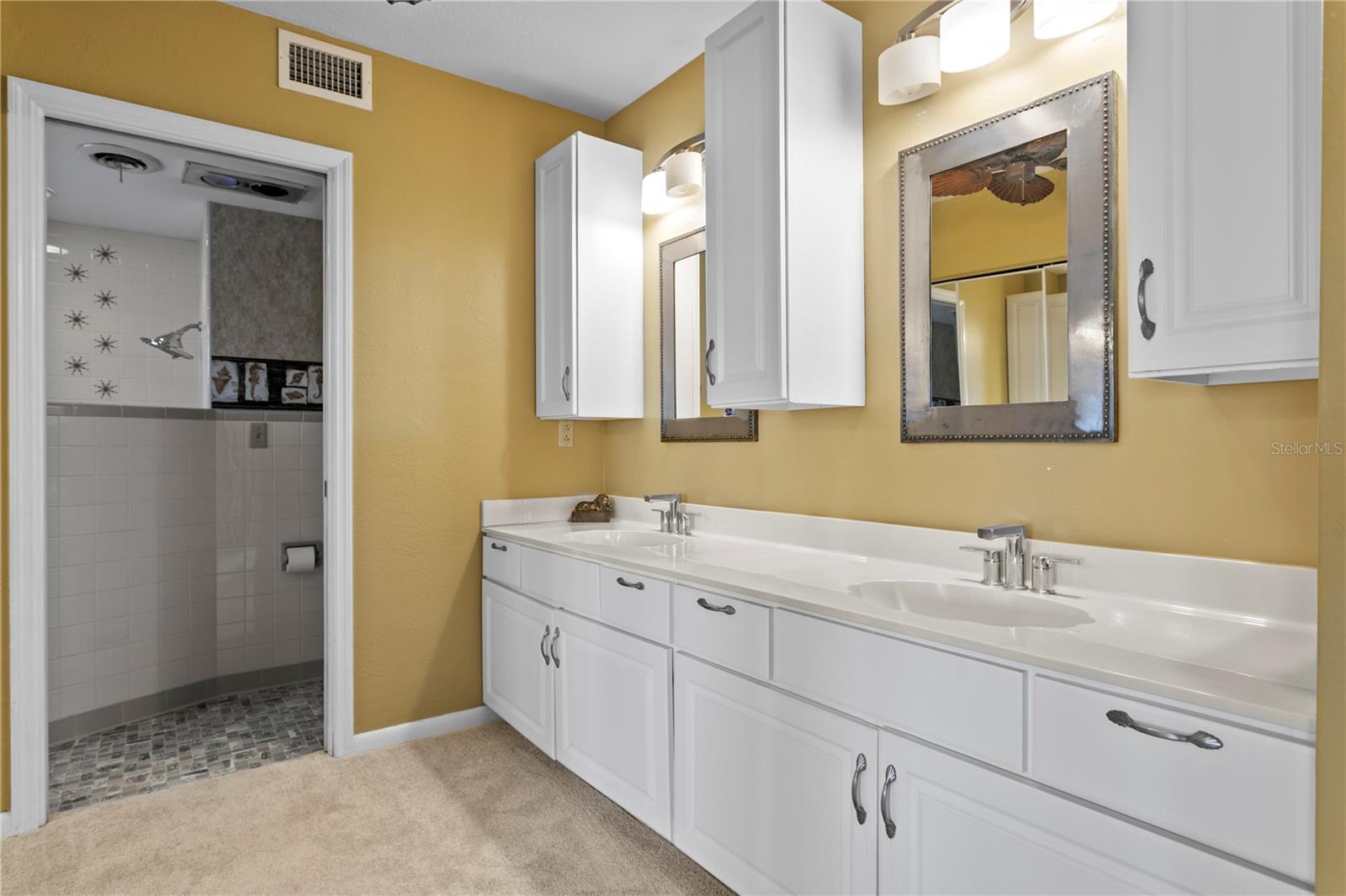 Listing photo id 25 for 2970 68th Avenue S