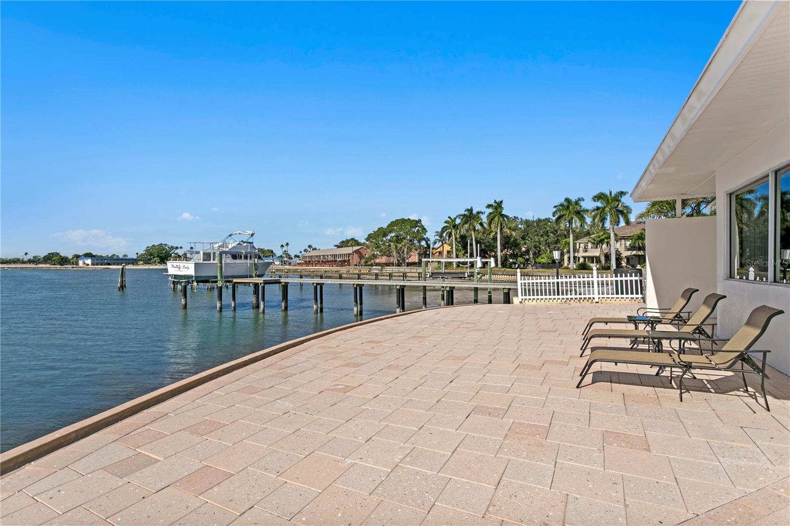 Listing photo id 32 for 2970 68th Avenue S