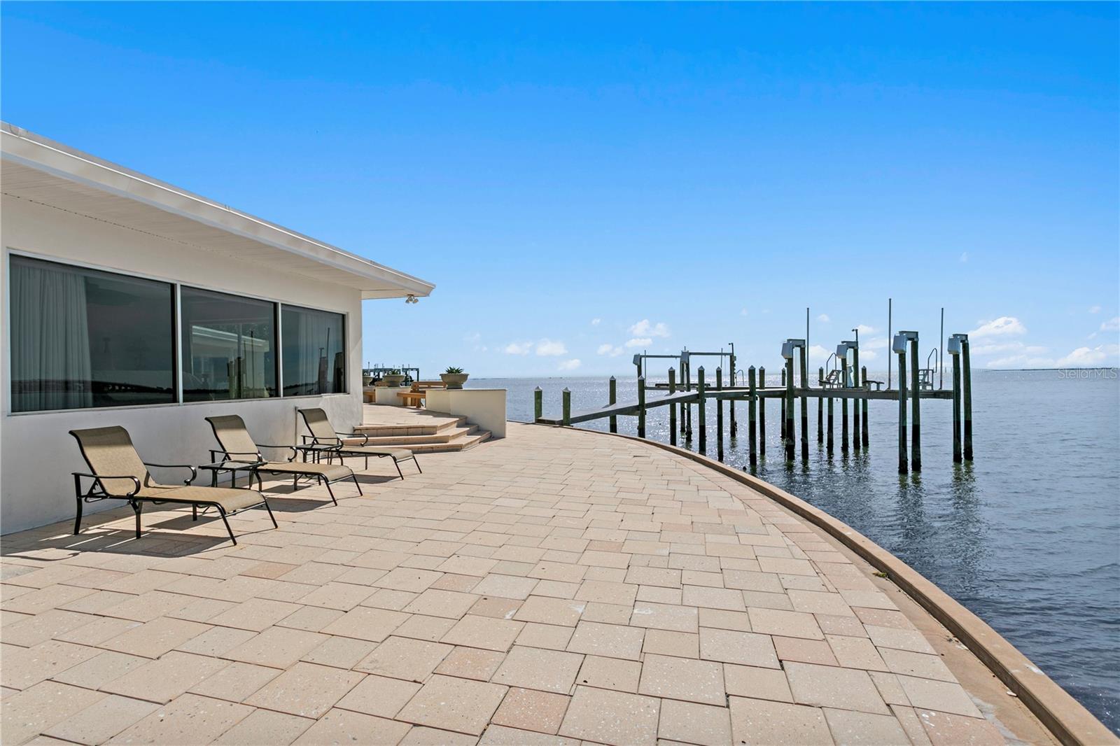 Listing photo id 33 for 2970 68th Avenue S