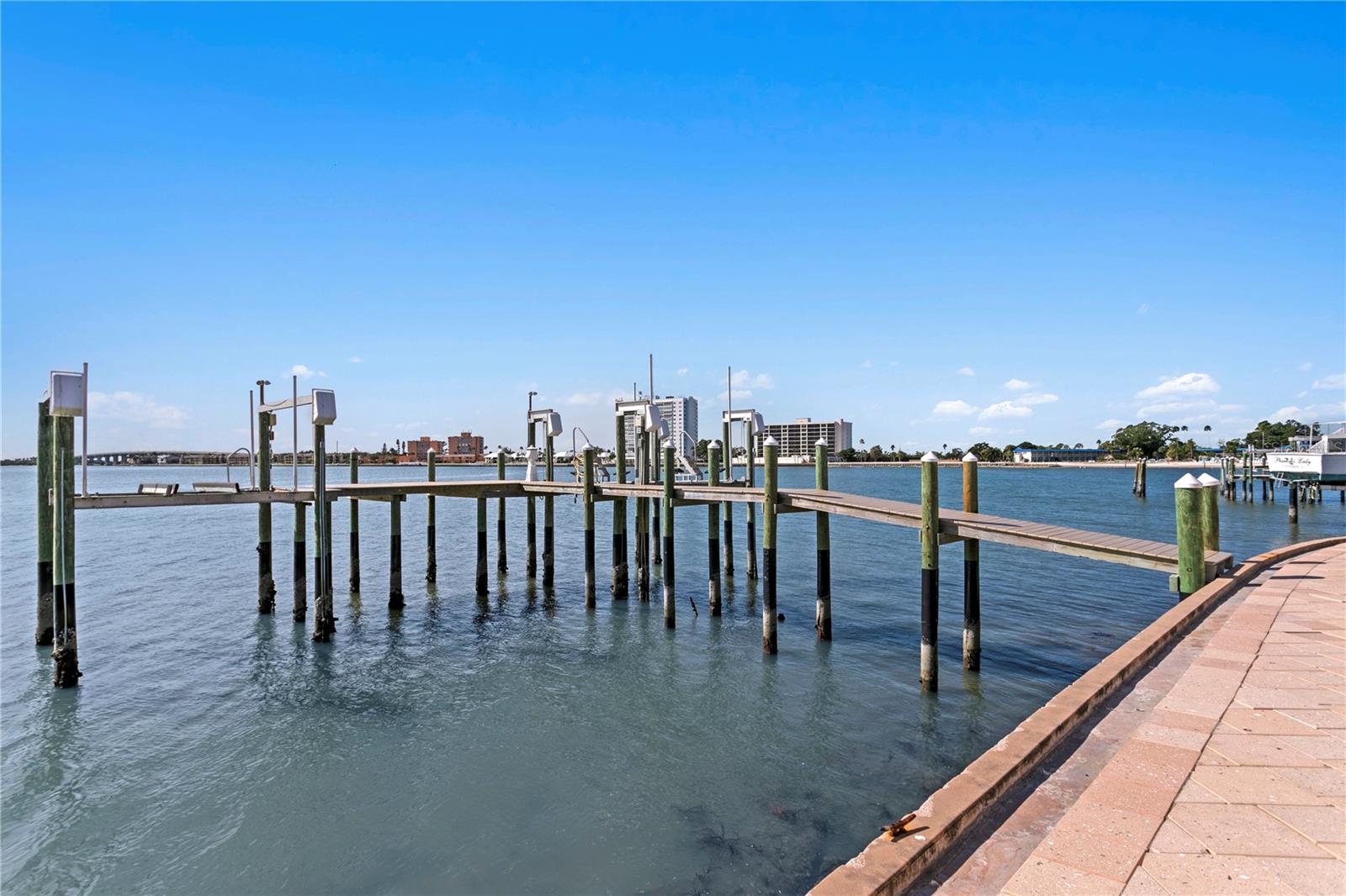 Listing photo id 35 for 2970 68th Avenue S