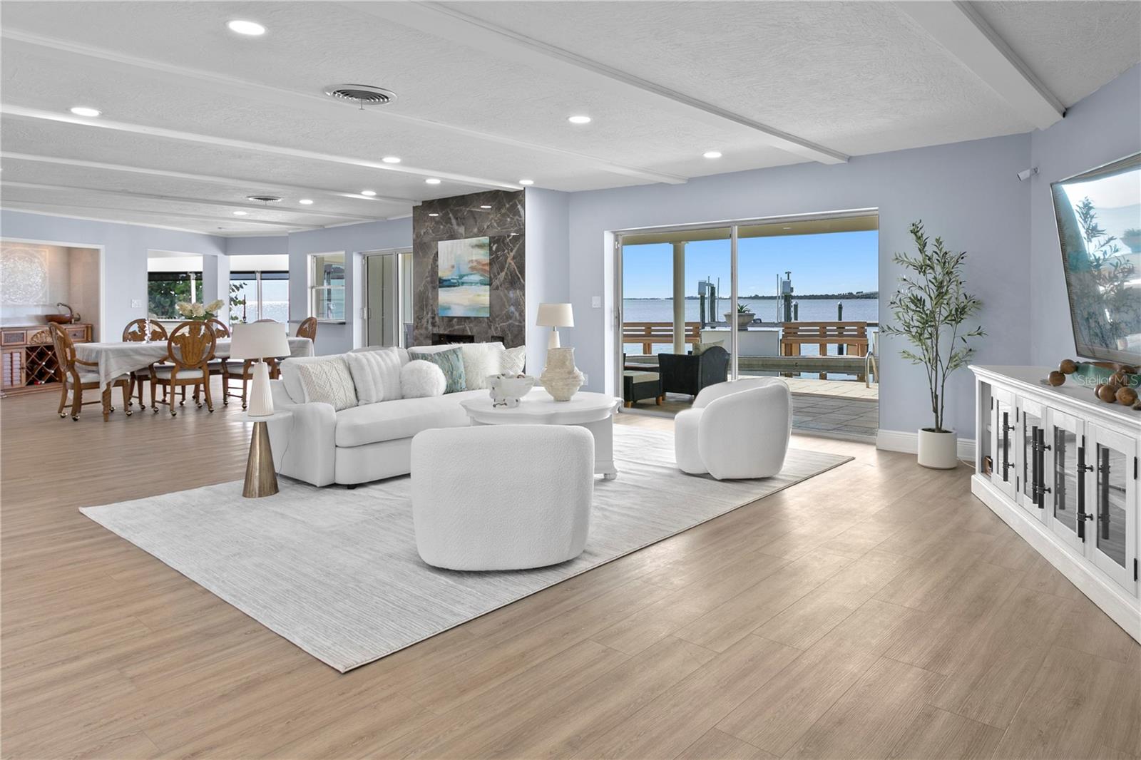 Listing photo id 3 for 2970 68th Avenue S