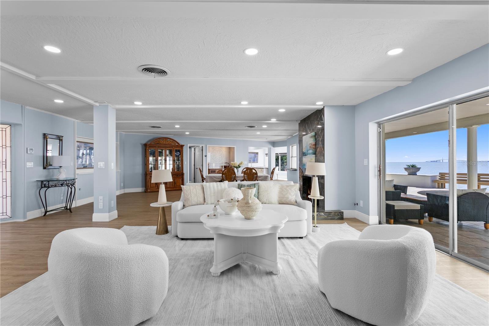 Listing photo id 6 for 2970 68th Avenue S