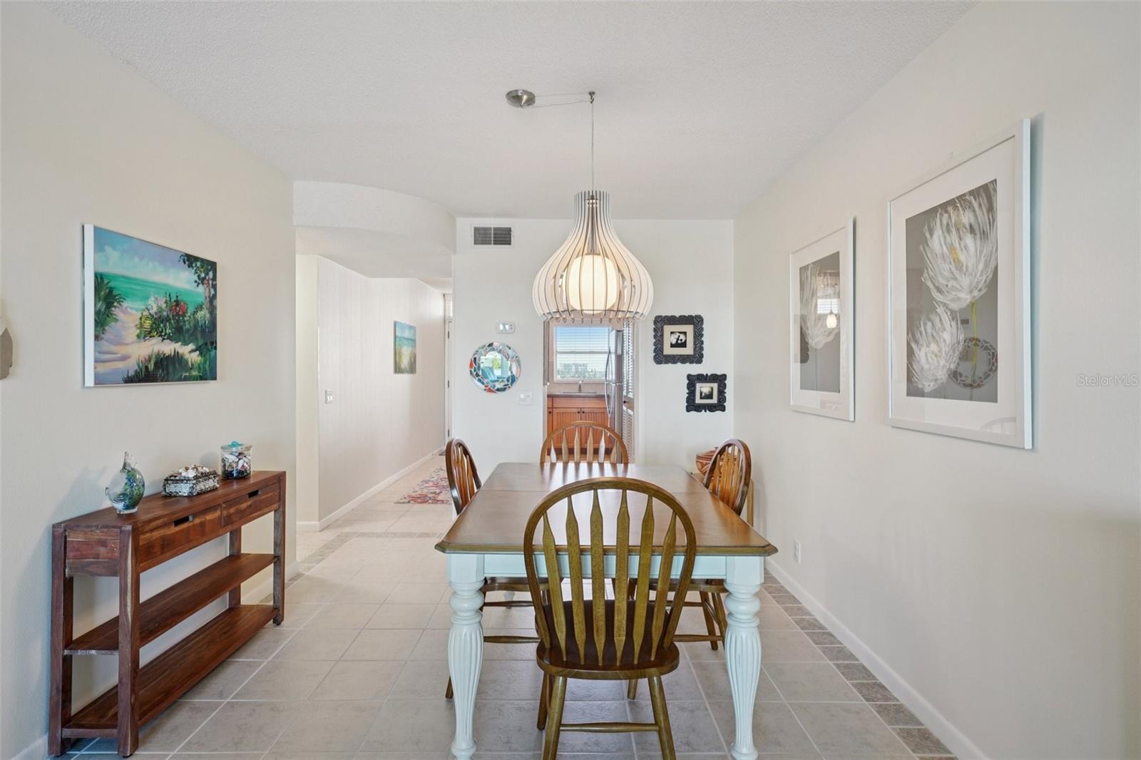 Image 11 of 36 For 1847 Shore Drive S 711