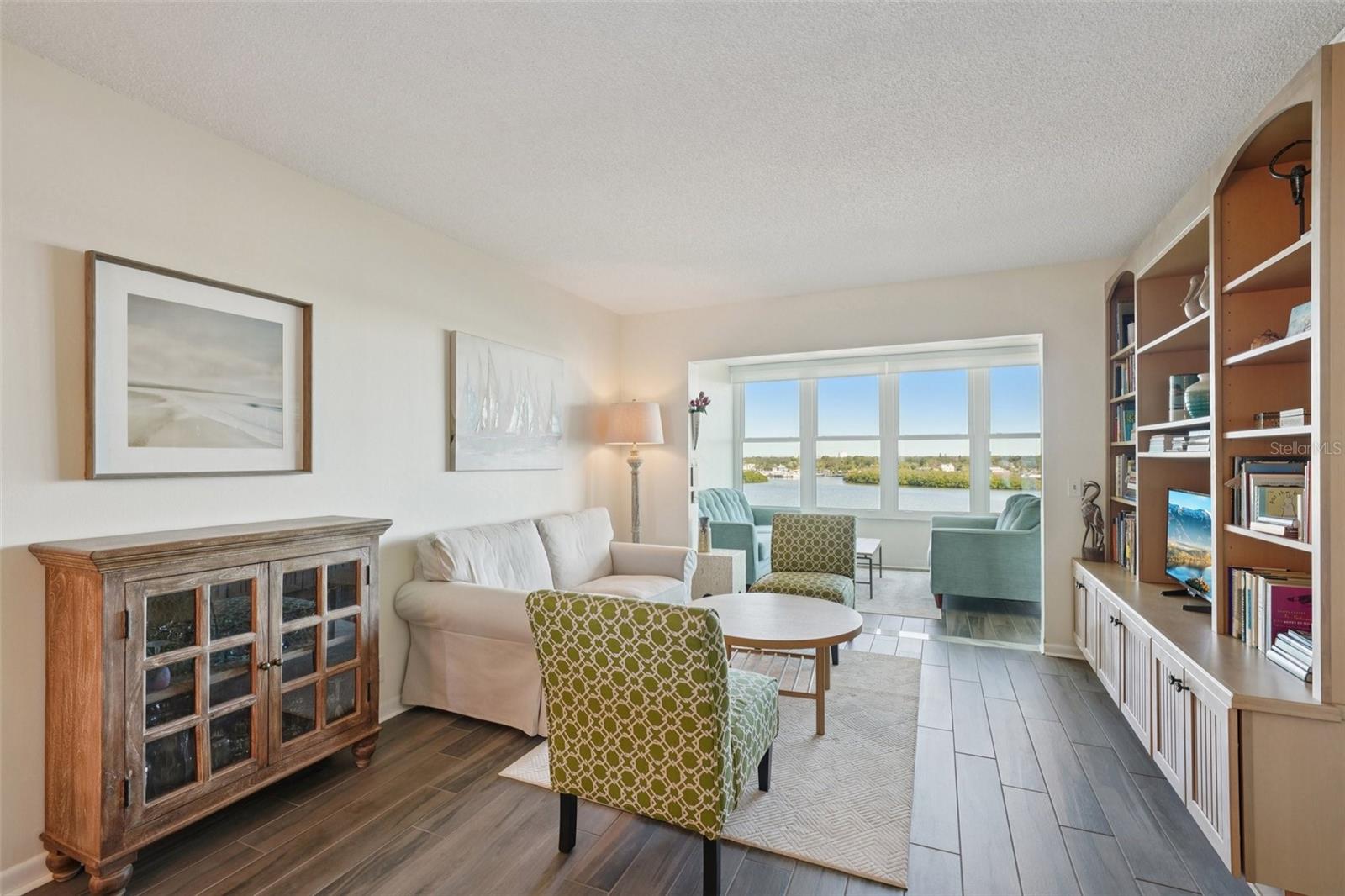 Image 13 of 36 For 1847 Shore Drive S 711