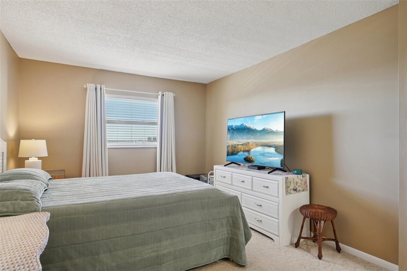 Image 22 of 36 For 1847 Shore Drive S 711