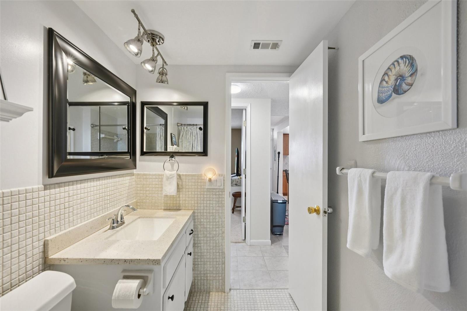 Image 25 of 36 For 1847 Shore Drive S 711