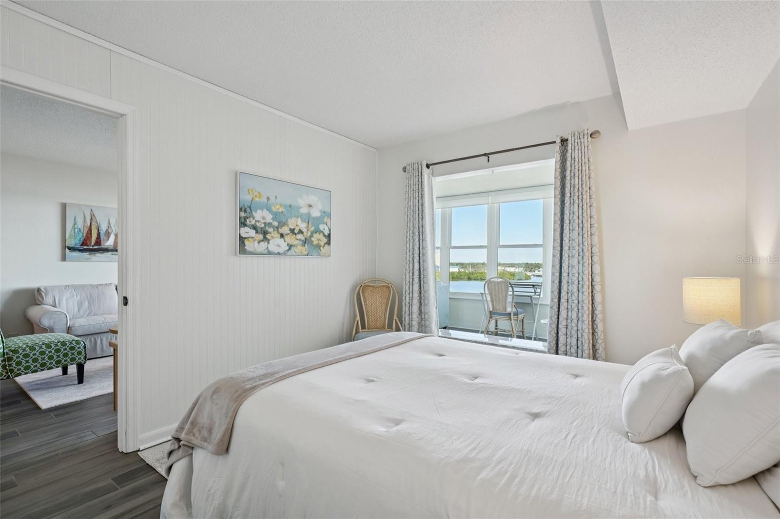 Image 27 of 36 For 1847 Shore Drive S 711