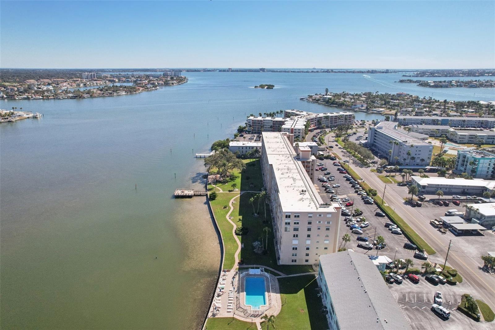 Image 33 of 36 For 1847 Shore Drive S 711