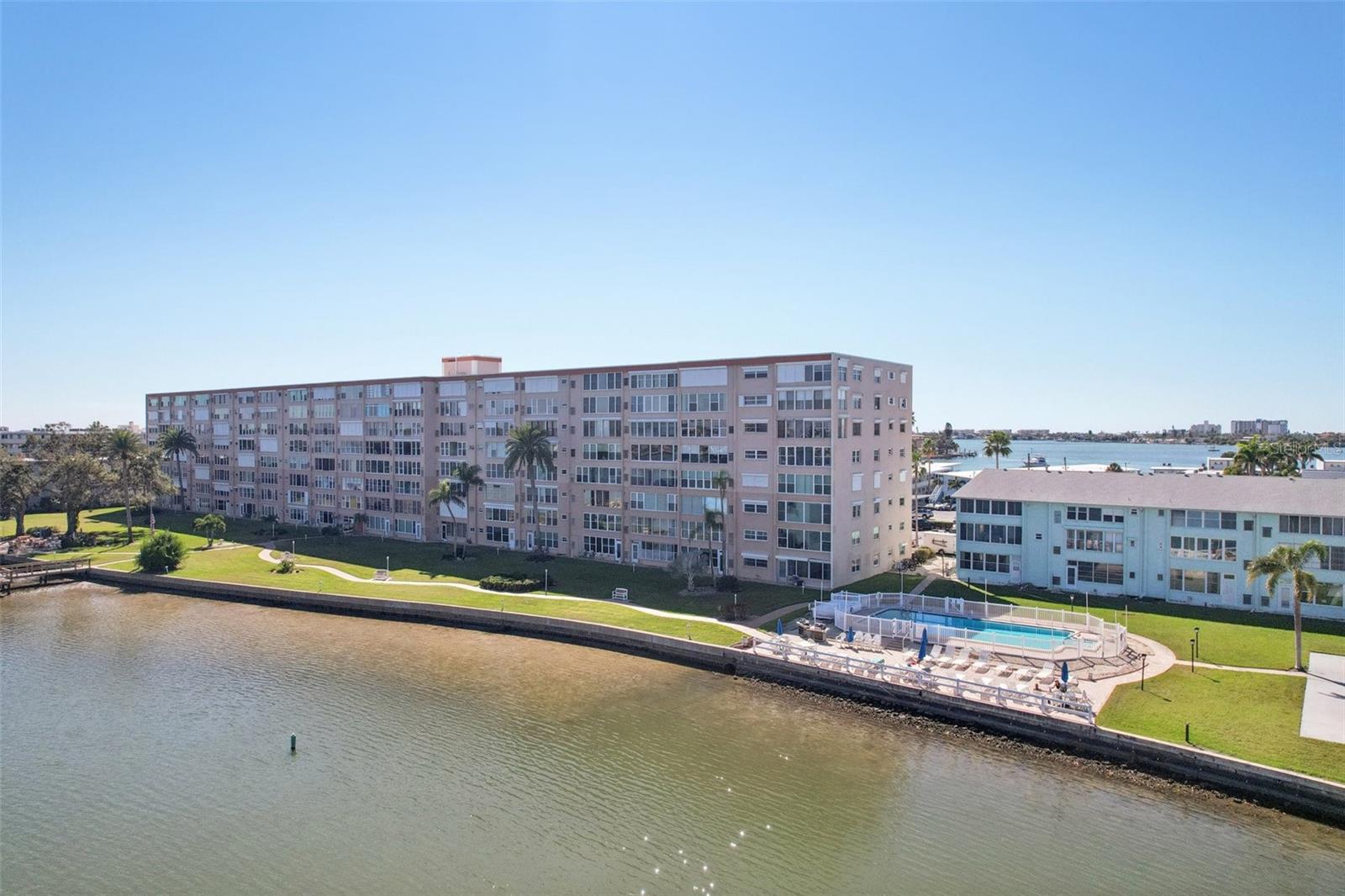 Image 35 of 36 For 1847 Shore Drive S 711