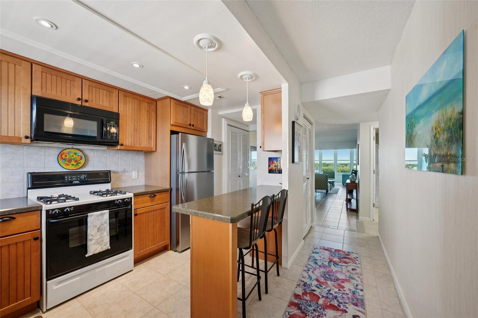 Image 7 of 36 For 1847 Shore Drive S 711