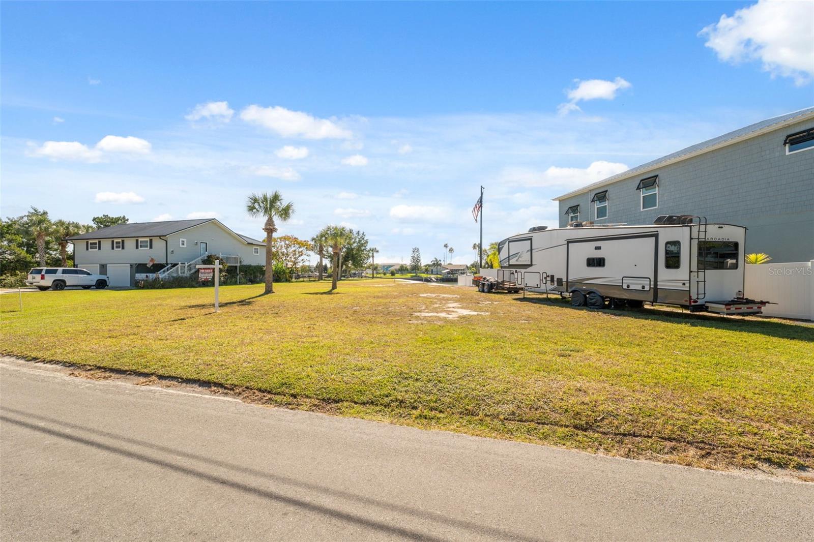 Listing photo id 10 for 3616 Flamingo Boulevard