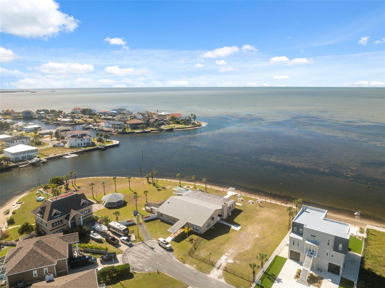 Listing photo id 11 for 3616 Flamingo Boulevard