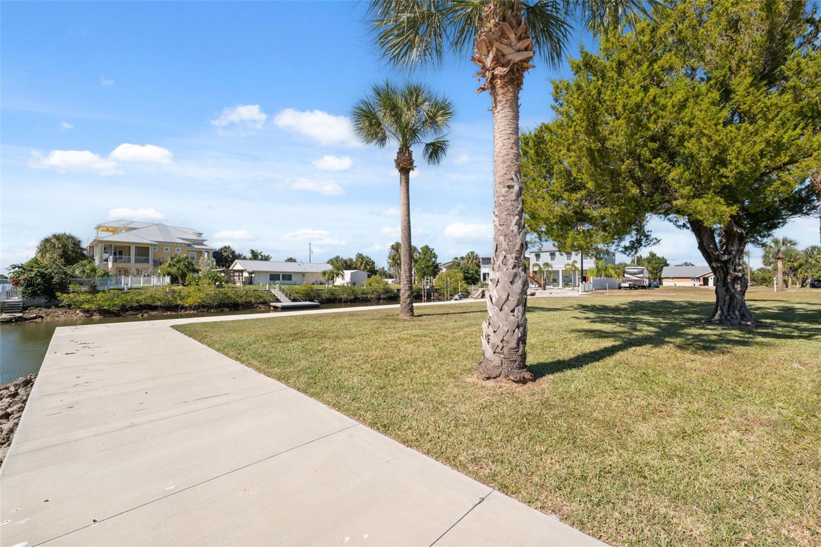 Listing photo id 13 for 3616 Flamingo Boulevard
