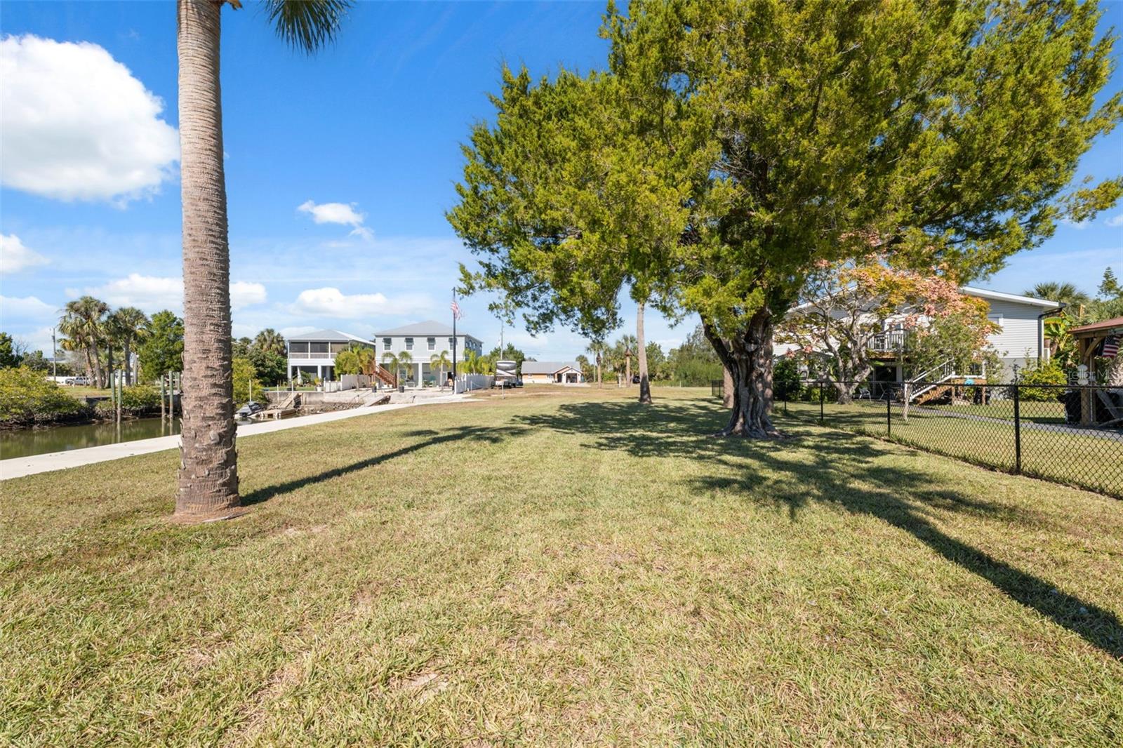 Listing photo id 15 for 3616 Flamingo Boulevard