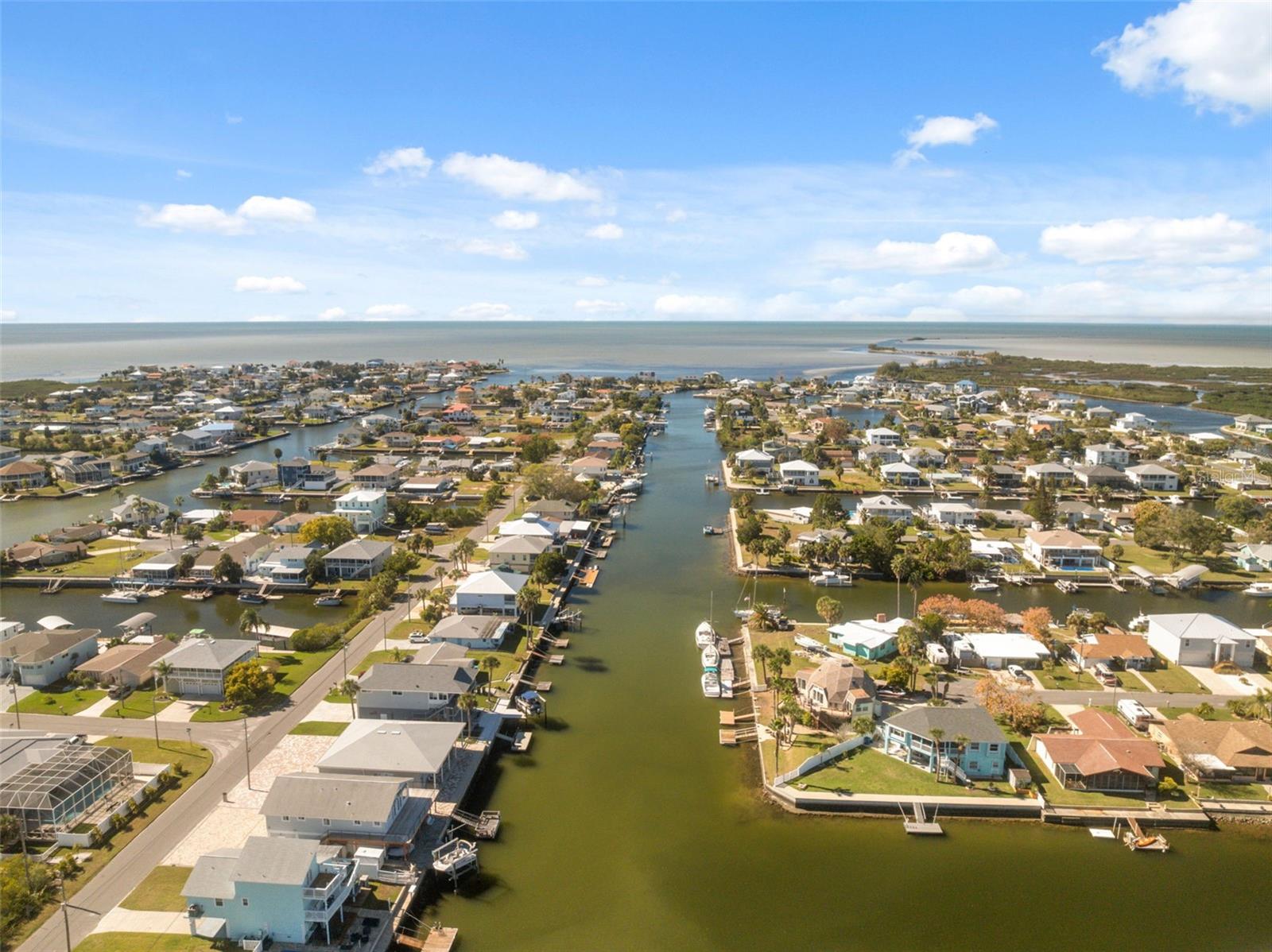 Listing photo id 18 for 3616 Flamingo Boulevard