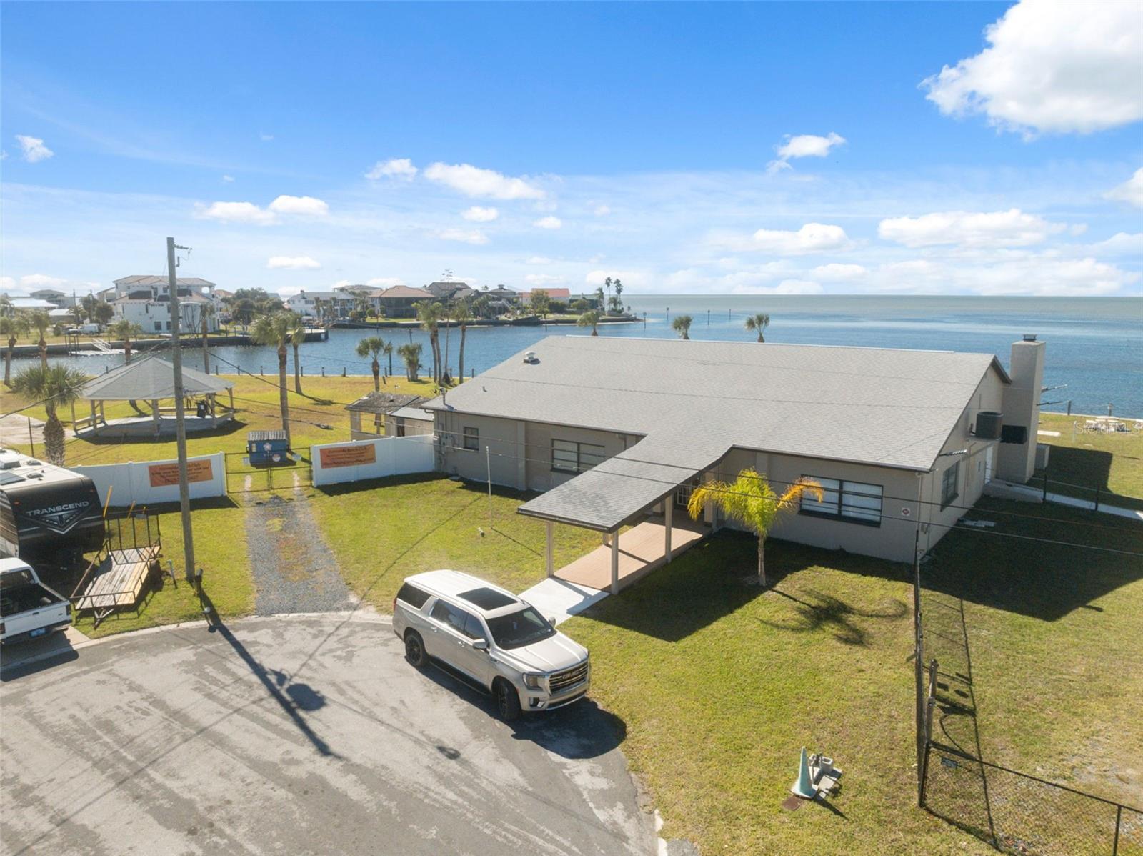 Listing photo id 22 for 3616 Flamingo Boulevard